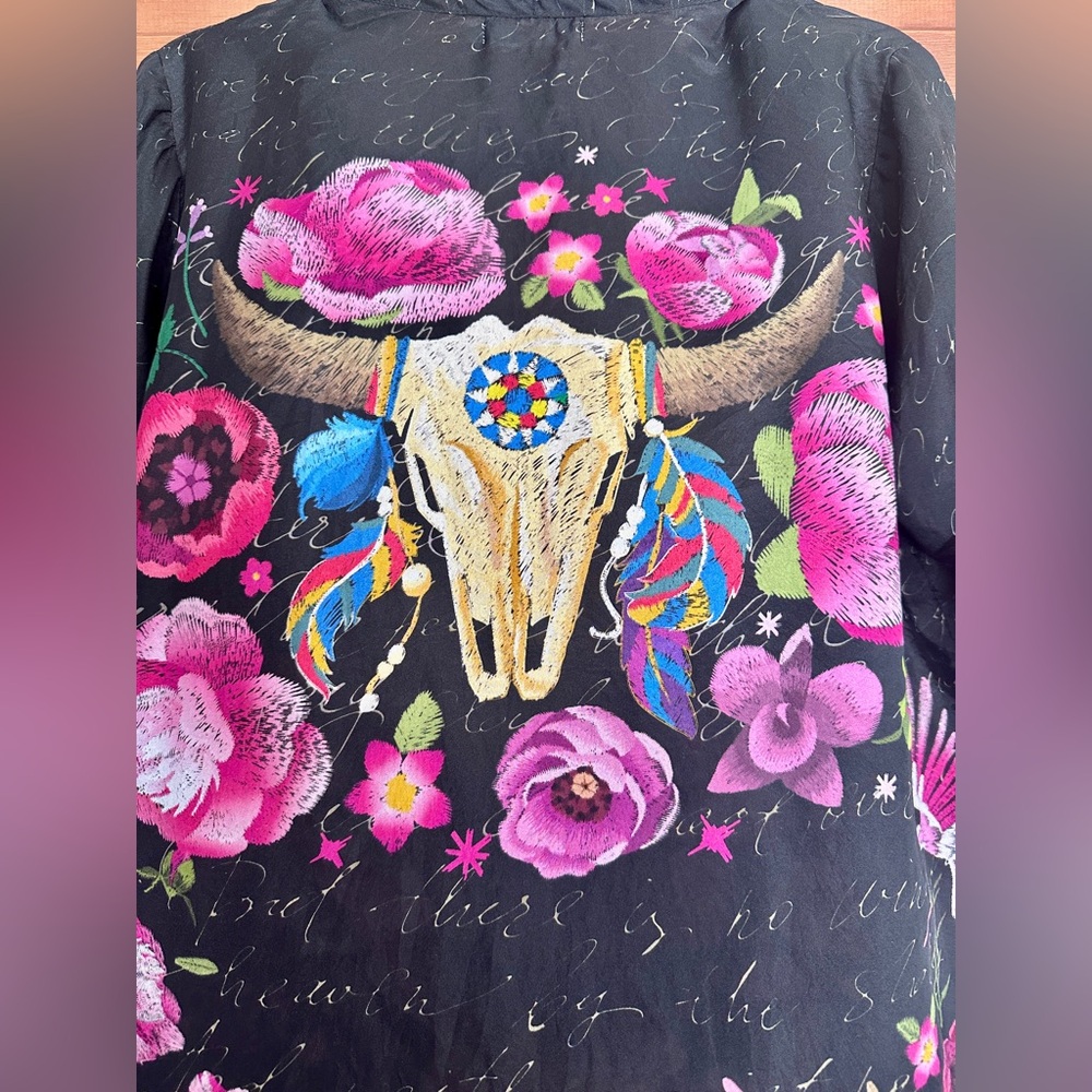 Johnny Was Nerissa 100% Silk Tunic Flower Longhorn Skull Blouse Size S, but big - Picture 2 of 9